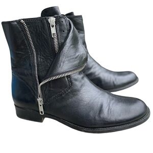 Trouvé Black Leather 
Chic Moto Minimalist Zip Ankle Boots Booties SZ 7
